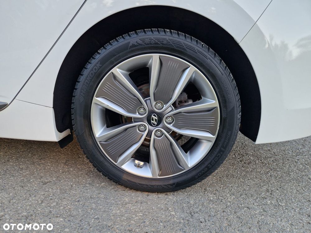 Hyundai IONIQ - 37