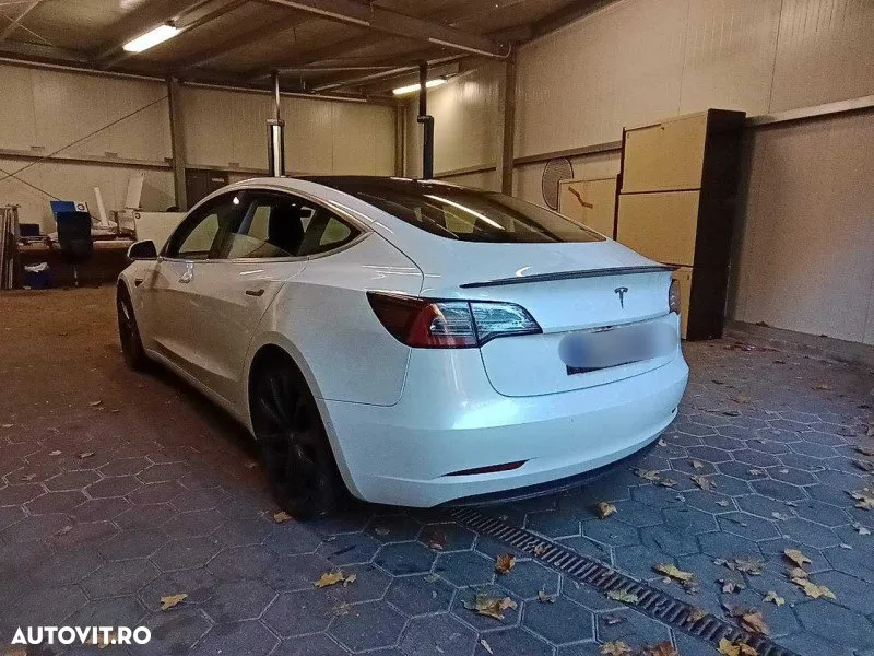 Tesla Model 3 - 10