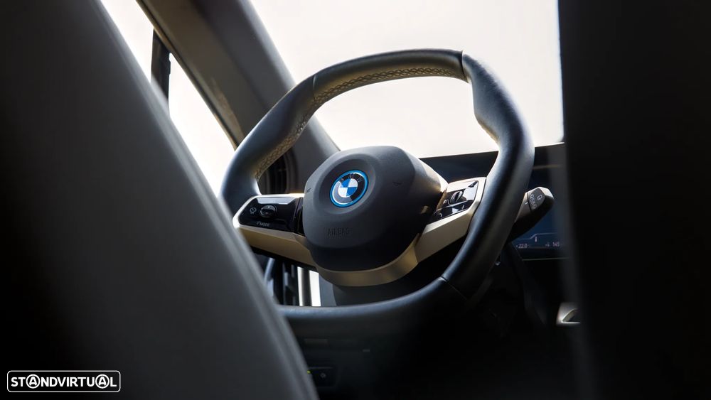 BMW iX xDrive 40 — fotografia 13