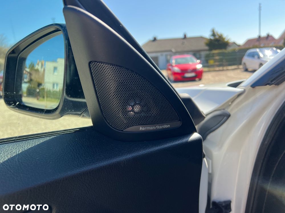 BMW Seria 2 218d - 22