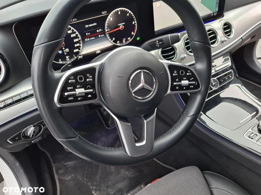 Mercedes-Benz Klasa E 300 d 9G-TRONIC - 22