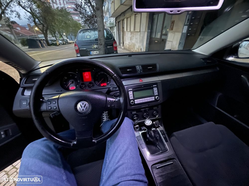 VW Passat Variant 1.9 TDi DPF BlueMotion - 8