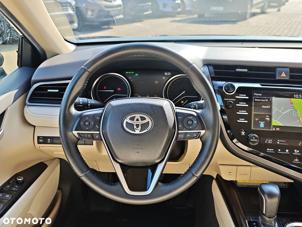 Toyota Camry 2.5 Hybrid Executive CVT - 17