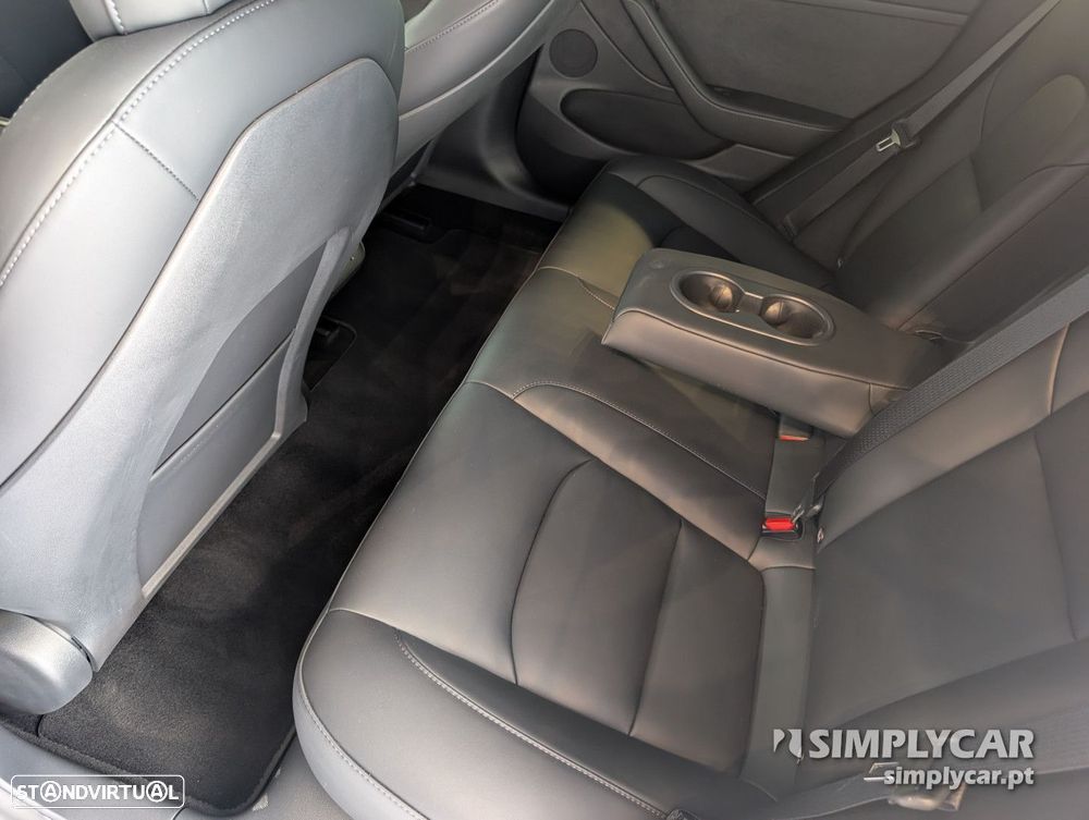 Tesla Model 3 - 8