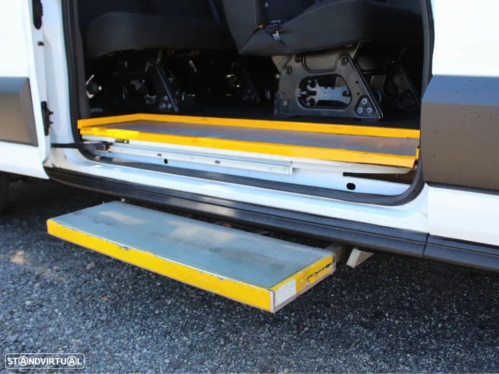 Ford Transit 9 Lug c/Plataforma Elevatoria Especial 2.0 TDCI e IVA - 16
