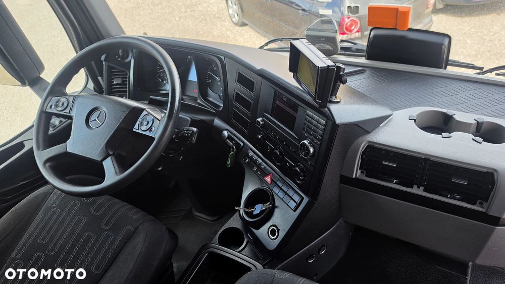 Mercedes-Benz Antos 1827 Chłodnia 9m 2.46 Wysoka!! 3-Osobowy - 24
