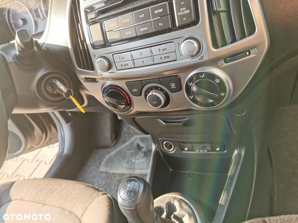 Hyundai i20 1.1 CRDi Intro Edition - 14