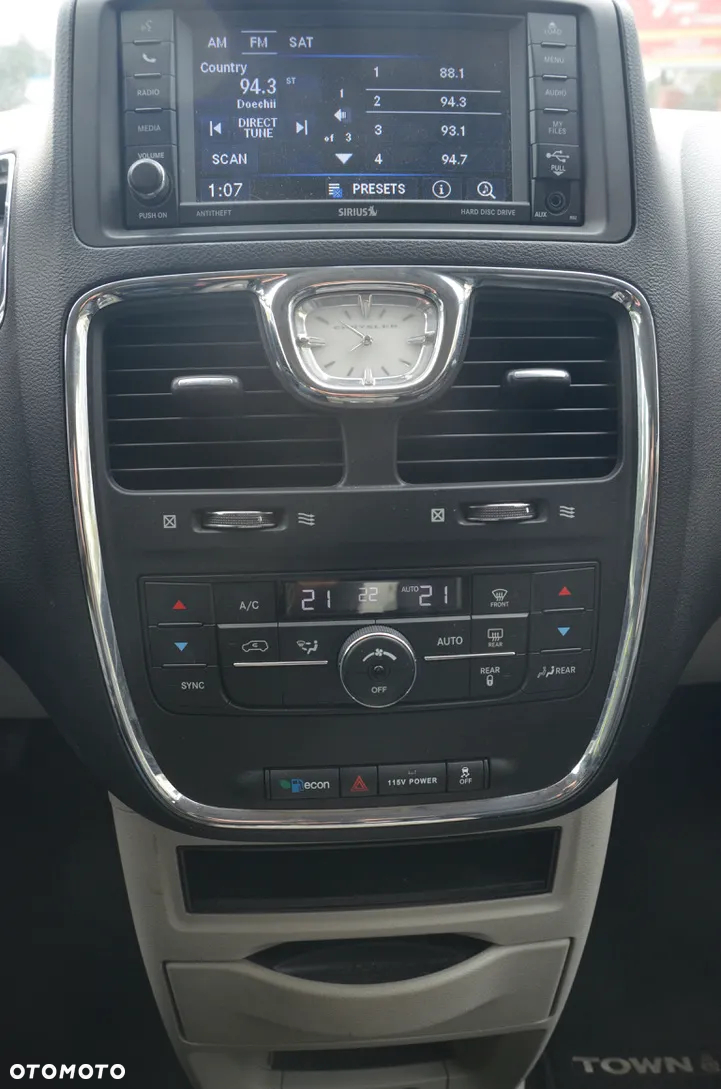 Chrysler Town & Country 3.6 Touring - 19