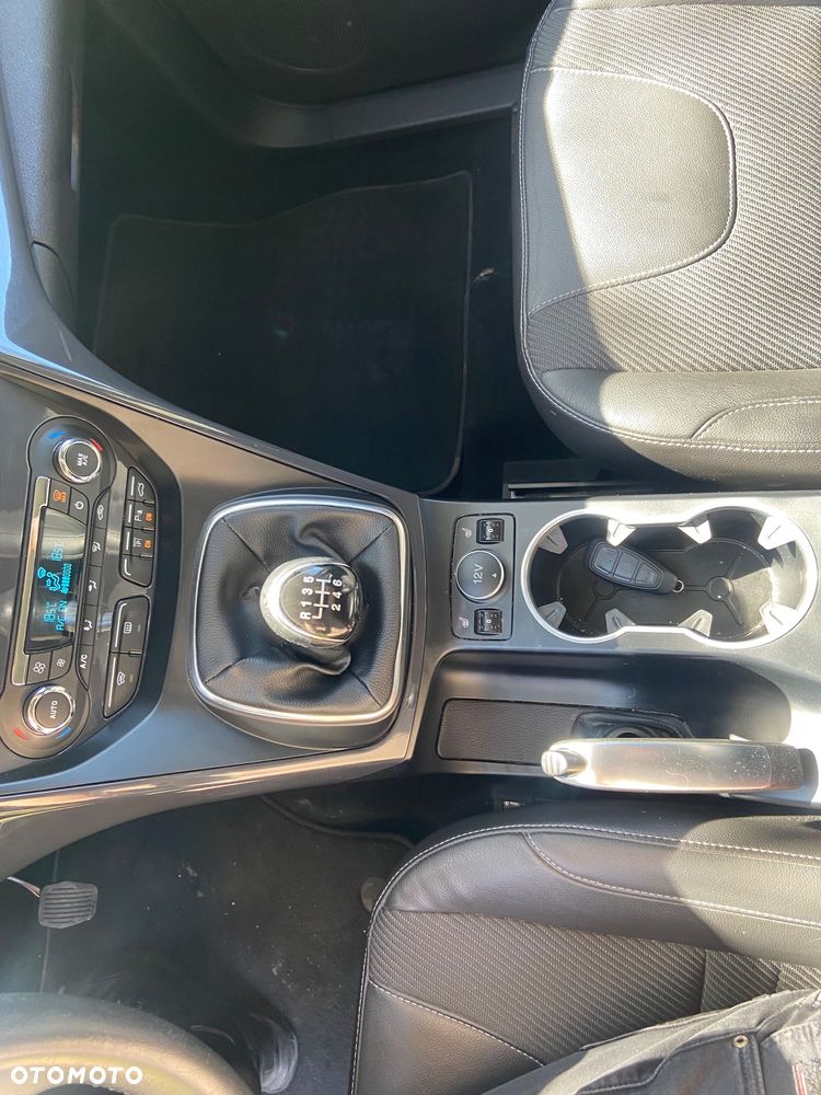 Ford Kuga 2.0 TDCi FWD Titanium - 24