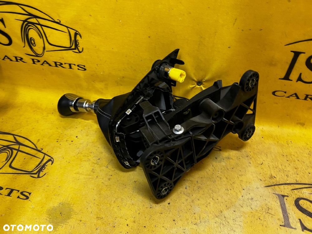 GAŁKA LEWAREK MIESZEK SKÓRA FORD FIESTA MK8 - 11