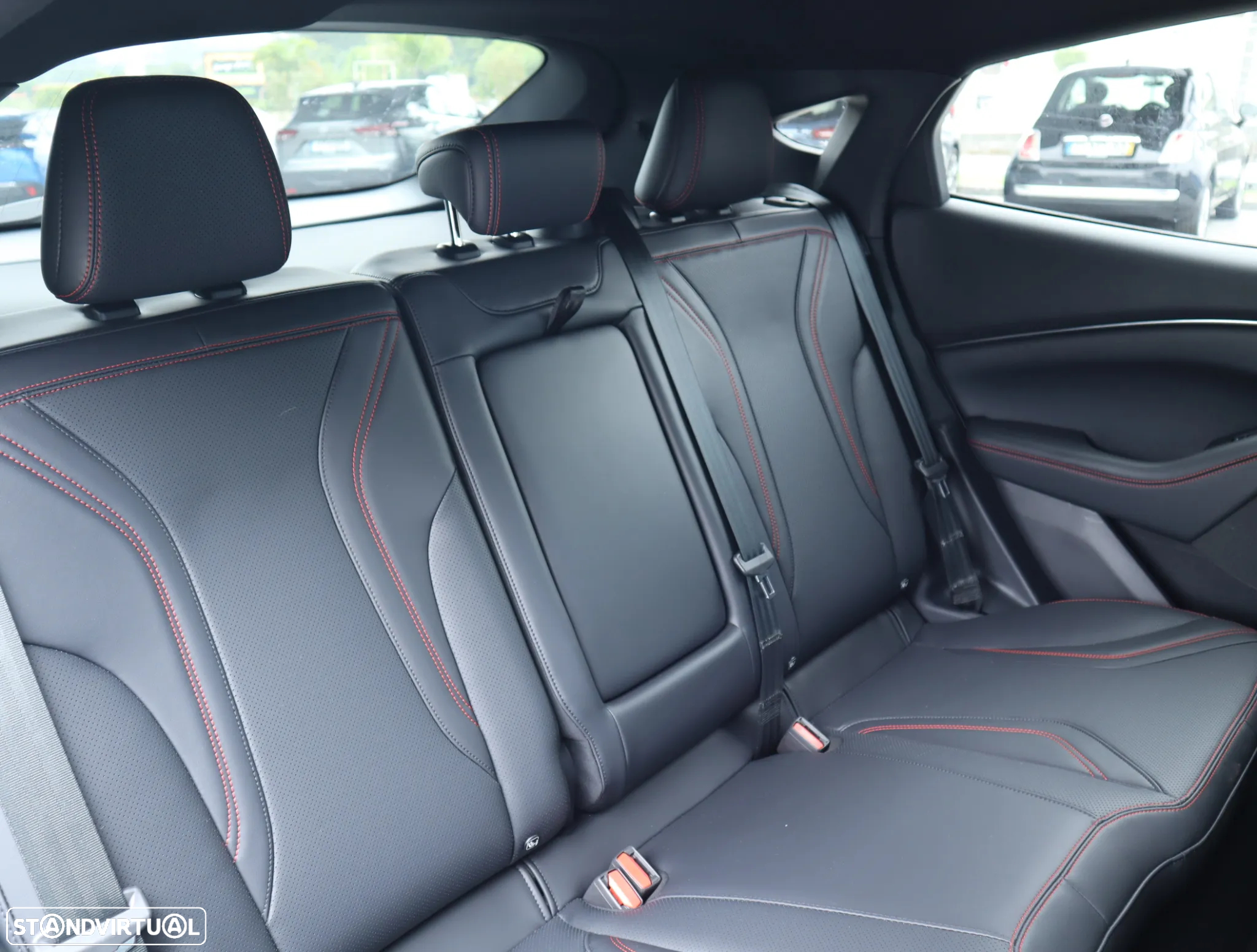 Ford Mustang Mach-E 75.7 kWh Premium AWD - 23