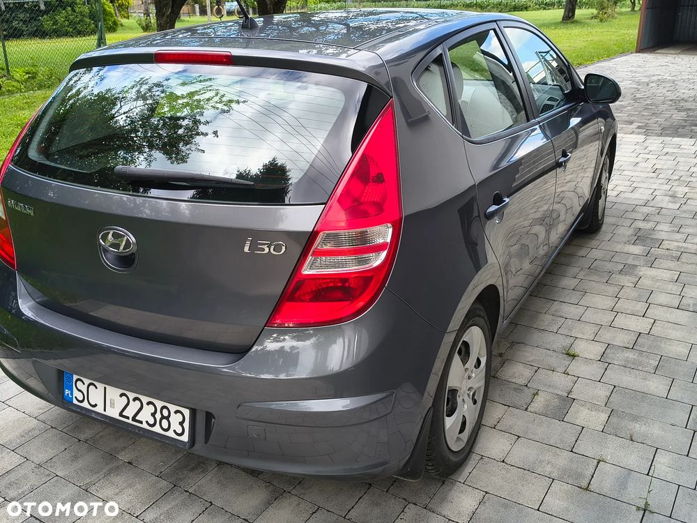 Hyundai i30 1.4 Base + - 6