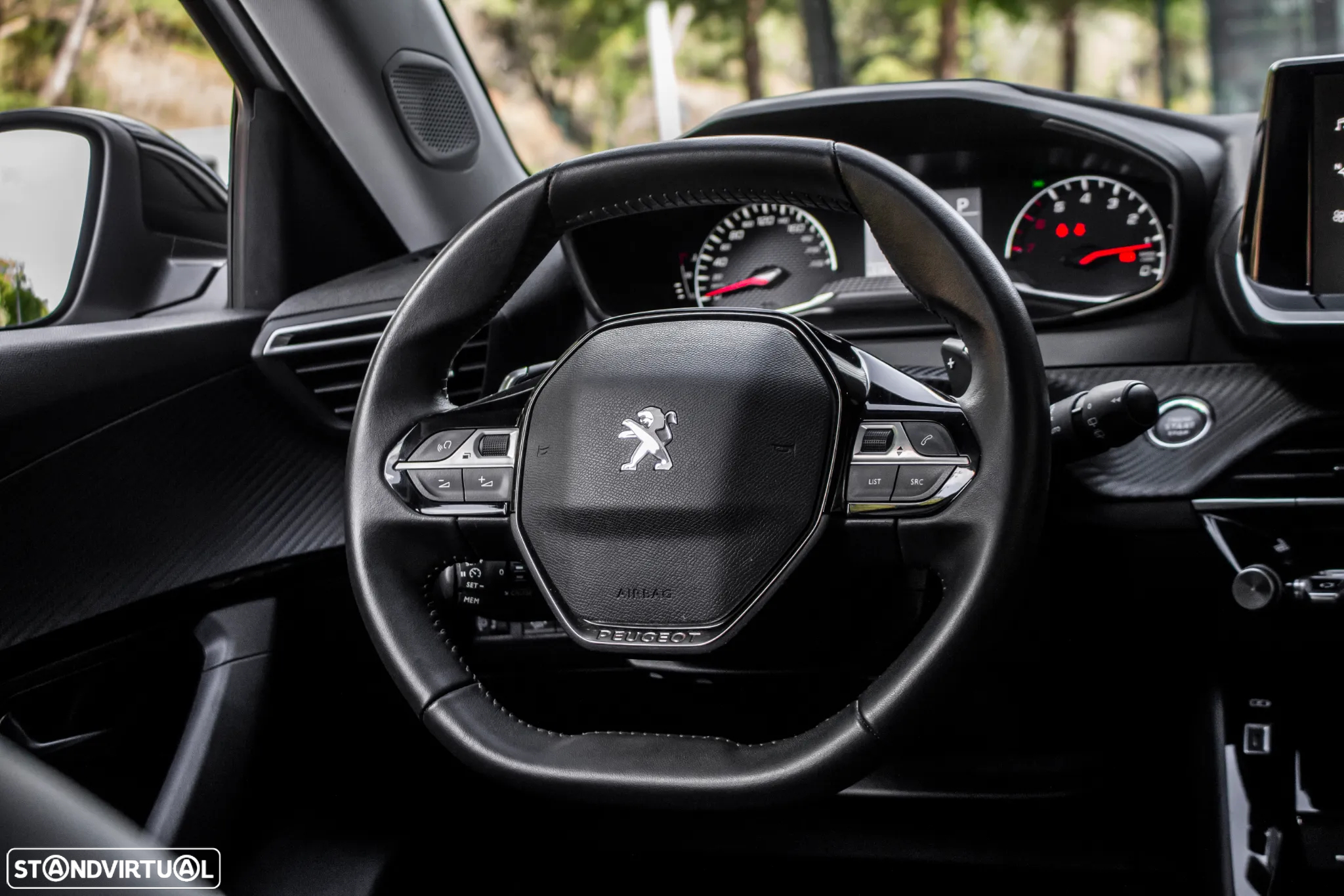 Peugeot 2008 1.5 BlueHDi Allure EAT8 - 36