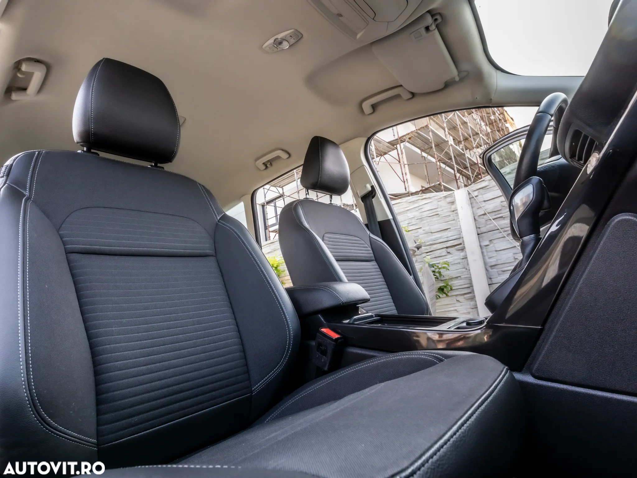 Ford Kuga 1.5 EcoBoost 2x4 Aut. Trend - 5