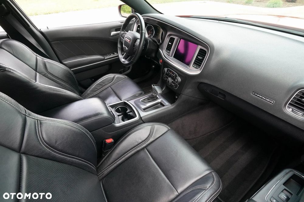 Dodge Charger 6.4 Scat Pack - 17