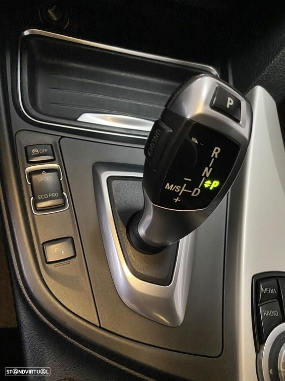 BMW 318 d Auto Exclusive - 15