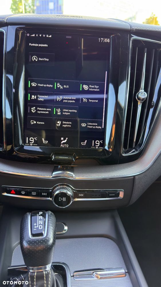 Volvo XC 60 D5 AWD Geartronic RDesign - 34