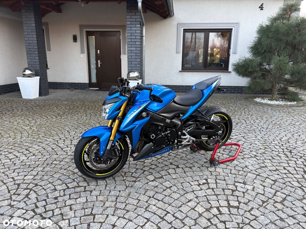 Suzuki GSX - 2