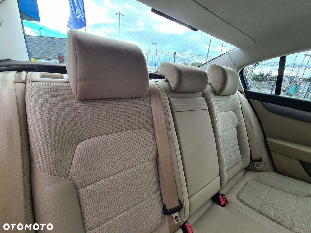 Volkswagen Passat 2.0 TDI Comfortline - 29