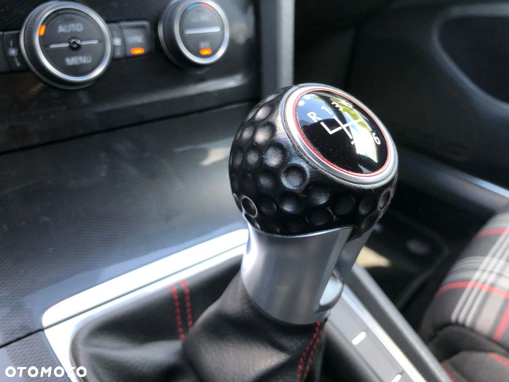 Volkswagen Golf - 13