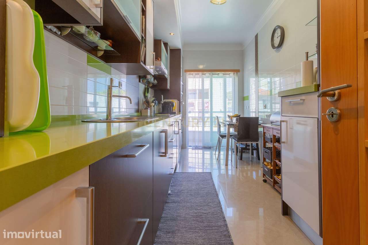 Apartamento T2 / Duplex, com Garagem, sito na Sobreda, concelho de Alm - Grande imagem: 3/23