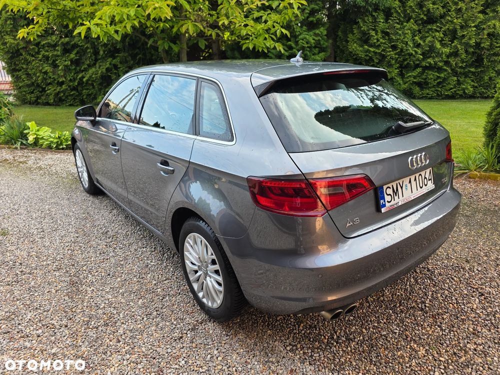 Audi A3 Sportback 2.0 TDI S line Sportpaket - 4