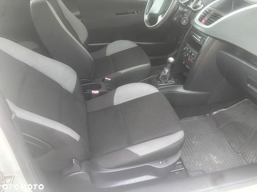 Peugeot 207 95 VTi Urban Move - 32