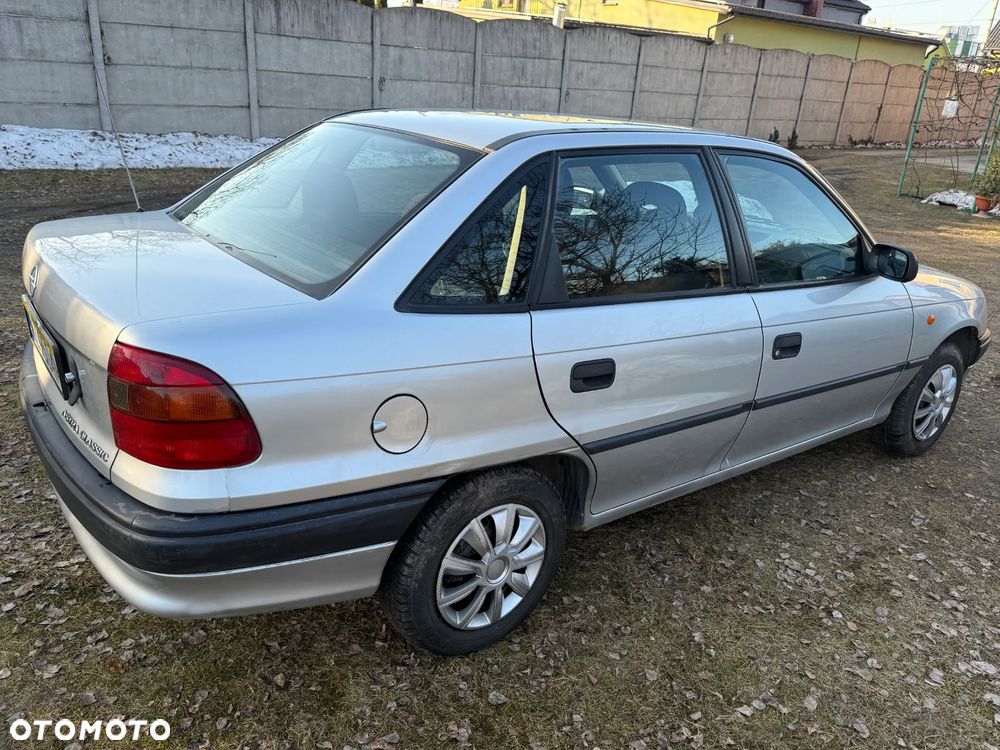 Opel Astra 1.6 - 4
