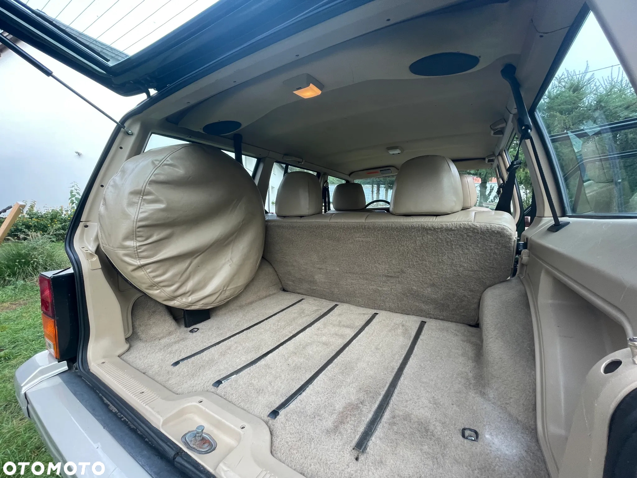 Jeep Cherokee - 13