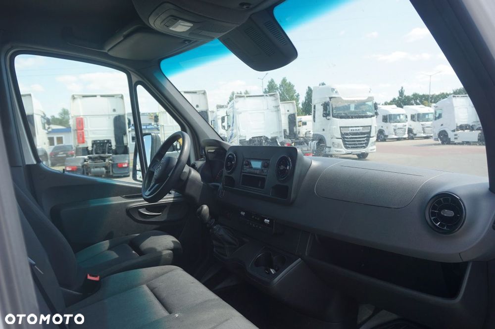 Mercedes-Benz Sprinter - 16