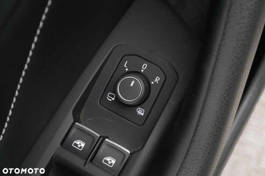 Volkswagen Passat 2.0 TDI Elegance DSG - 31