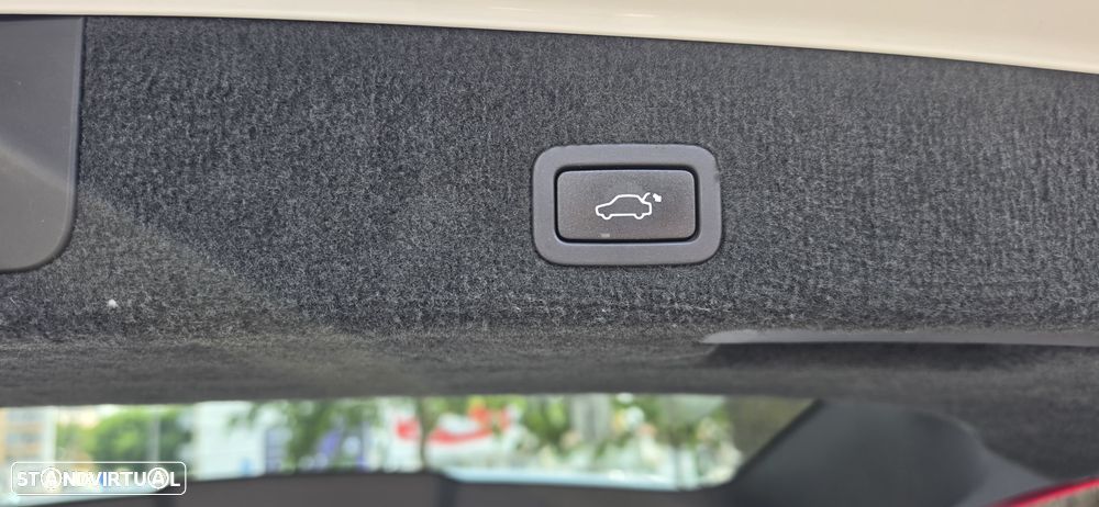 Volvo XC 70 2.0 D4 Momentum Geartronic - 32