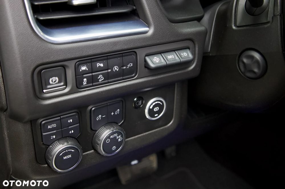 Chevrolet Suburban - 13