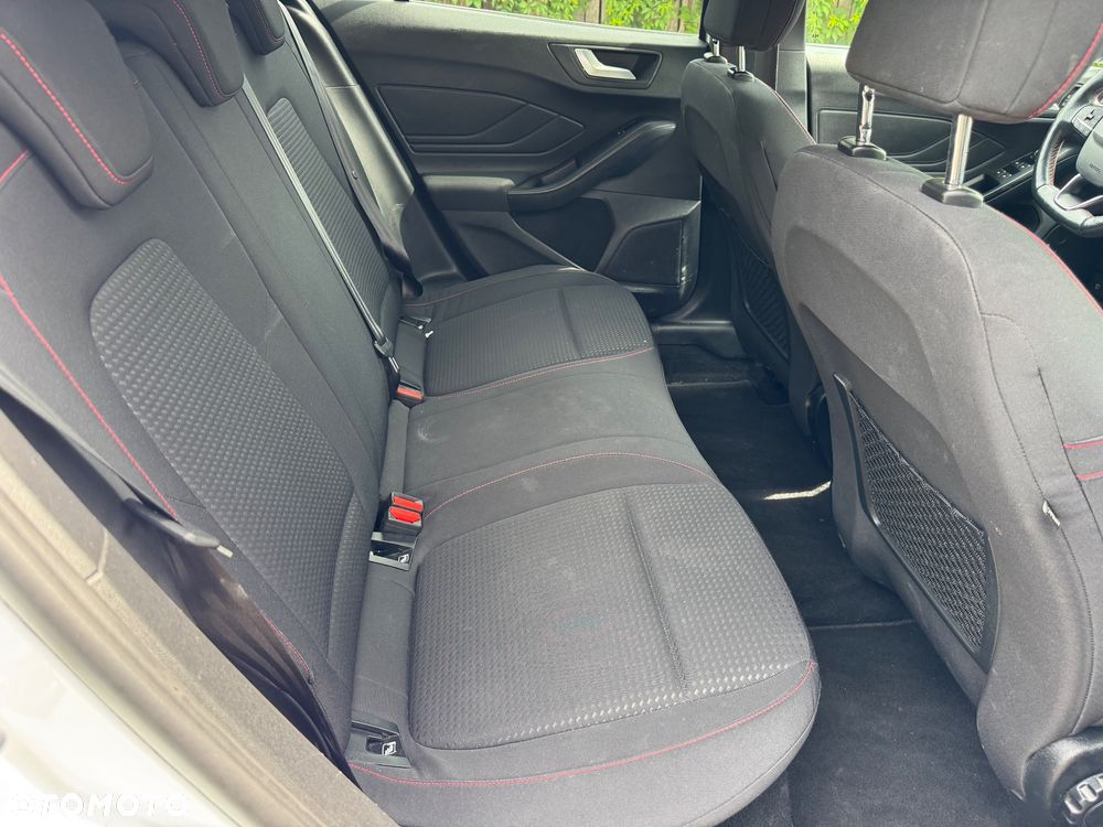 Ford Focus 1.5 EcoBlue Start-Stopp-System ST-LINE DESIGN - 14