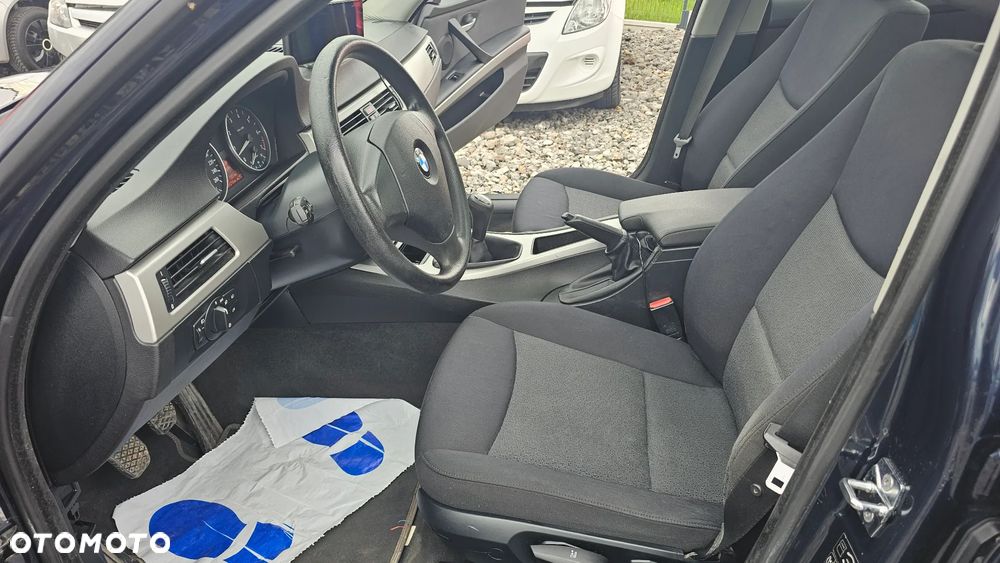 BMW Seria 3 320i - 16