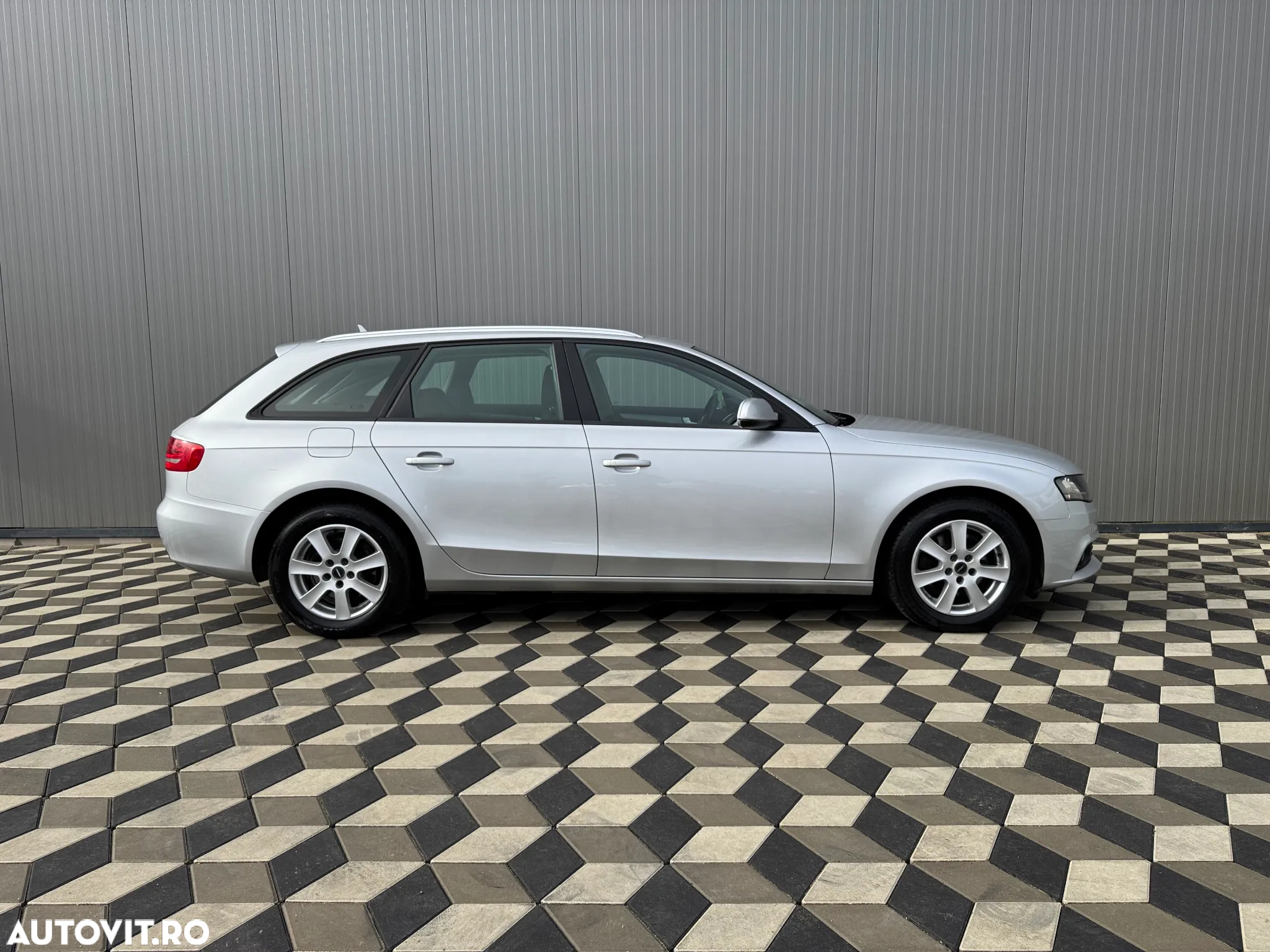 Audi A4 Avant 2.0 TDI DPF multitronic Attraction - 24