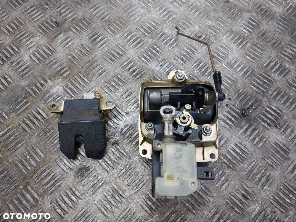 ZAMEK KLAPY BAGAŻNIKA + KLAMKA SEAT CORDOBA II 6L5827505B 6L6827573D - 2