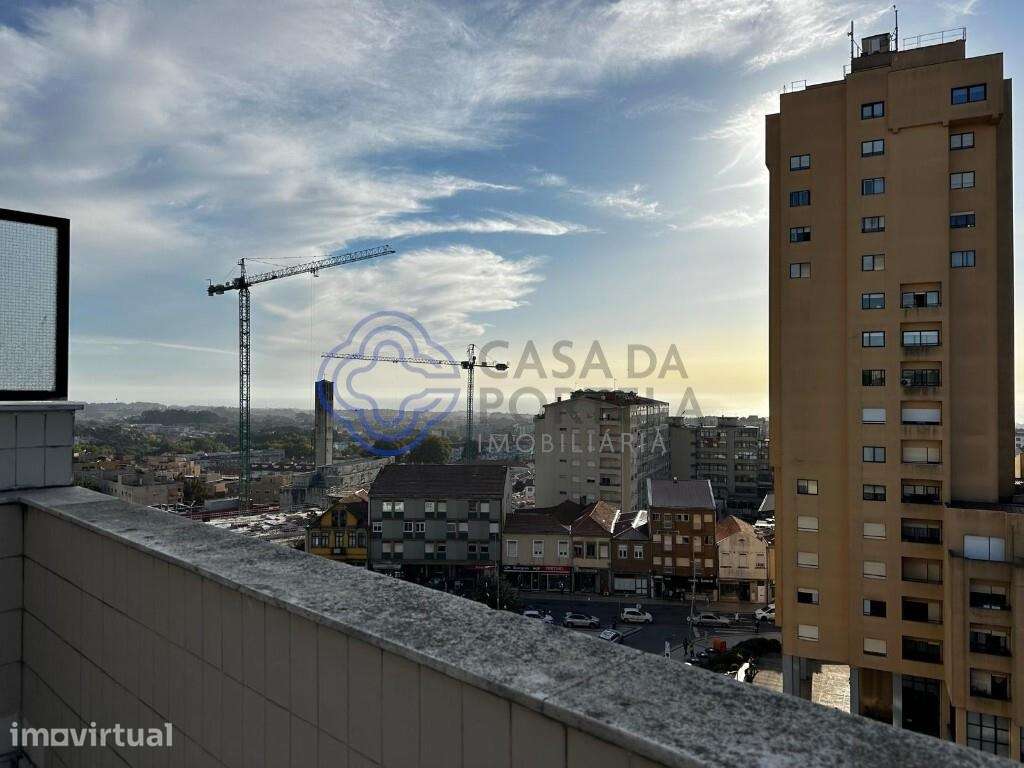 Escritório Remodelado com Terraço + AL | Metro Santo Ovídio à Porta - Grande imagem: 3/27