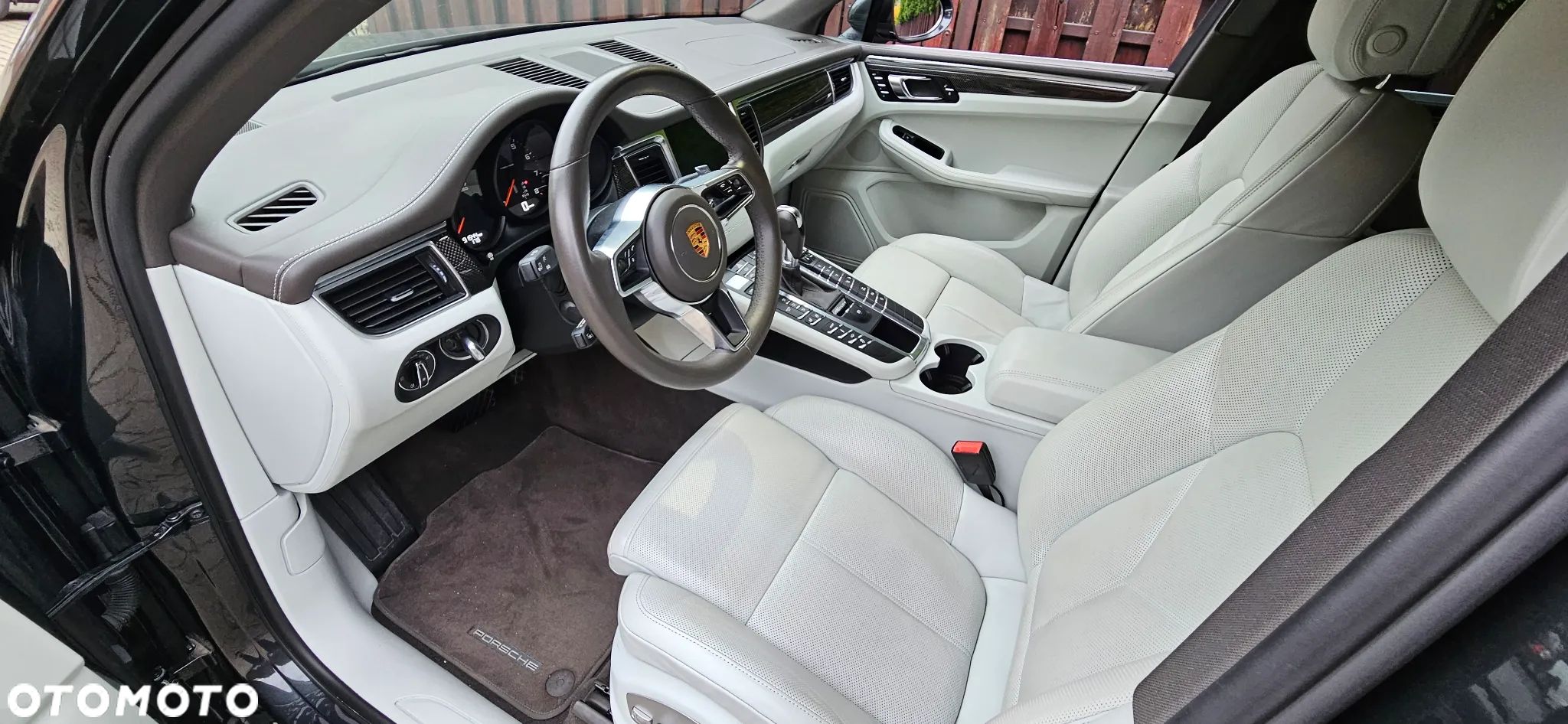 Porsche Macan Standard - 1