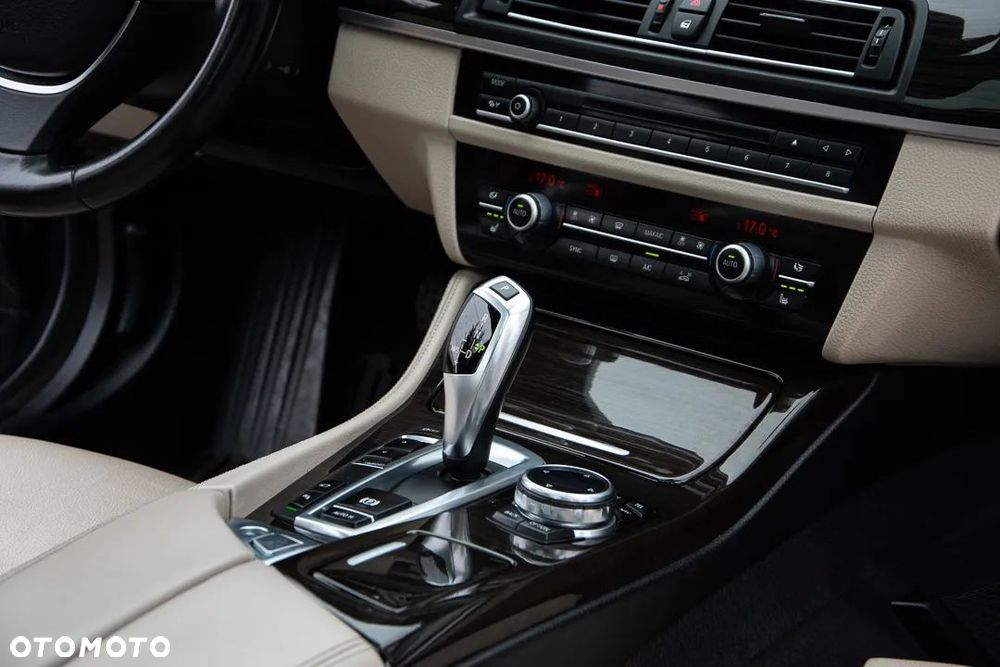 BMW Seria 5 520d Luxury Line - 23