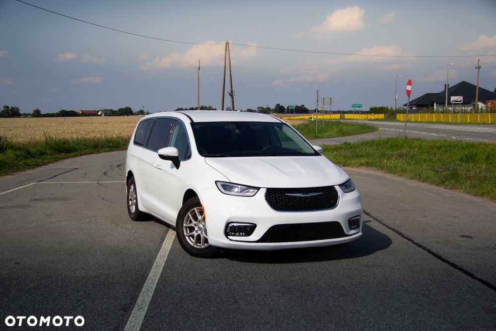 Chrysler Pacifica - 1