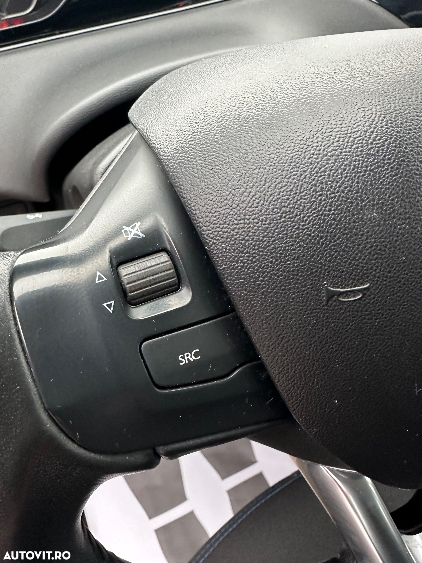 Peugeot 208 - 24