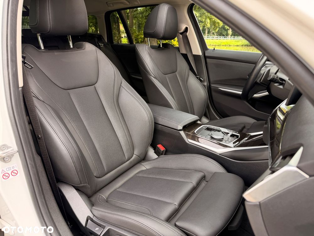 BMW Seria 3 320d xDrive MHEV Luxury Line - 11