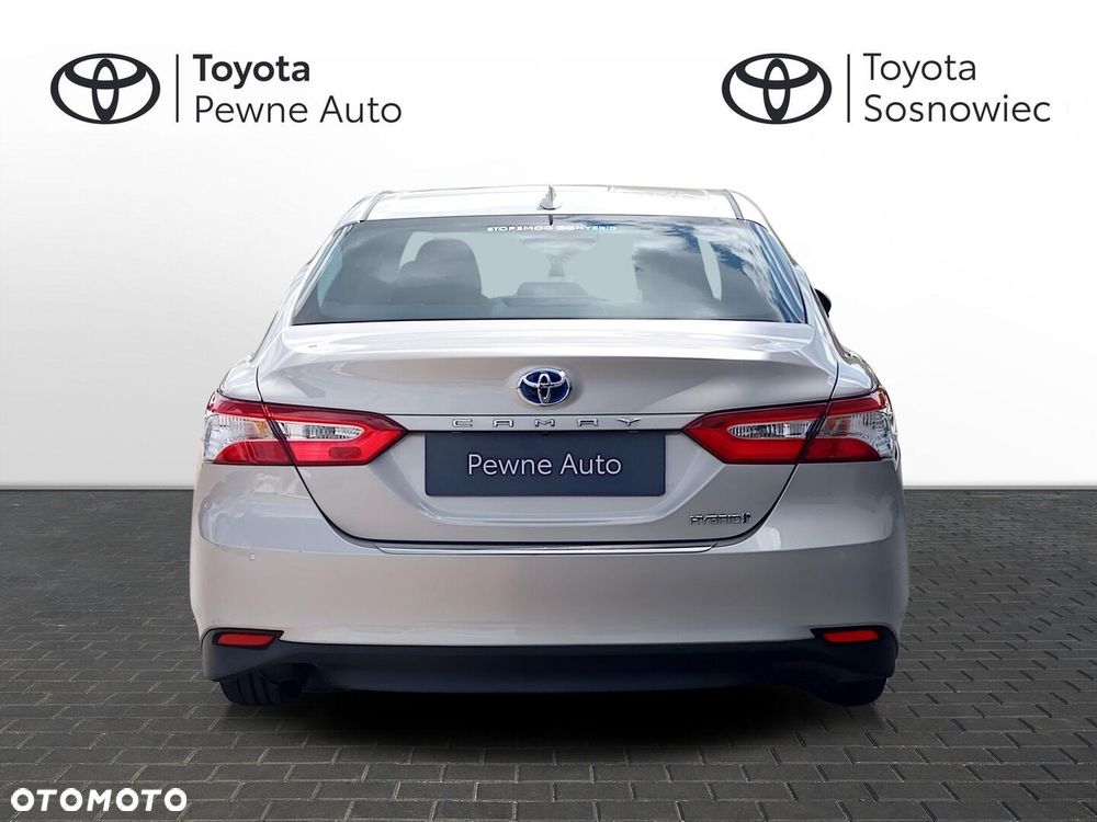 Toyota Camry - 5