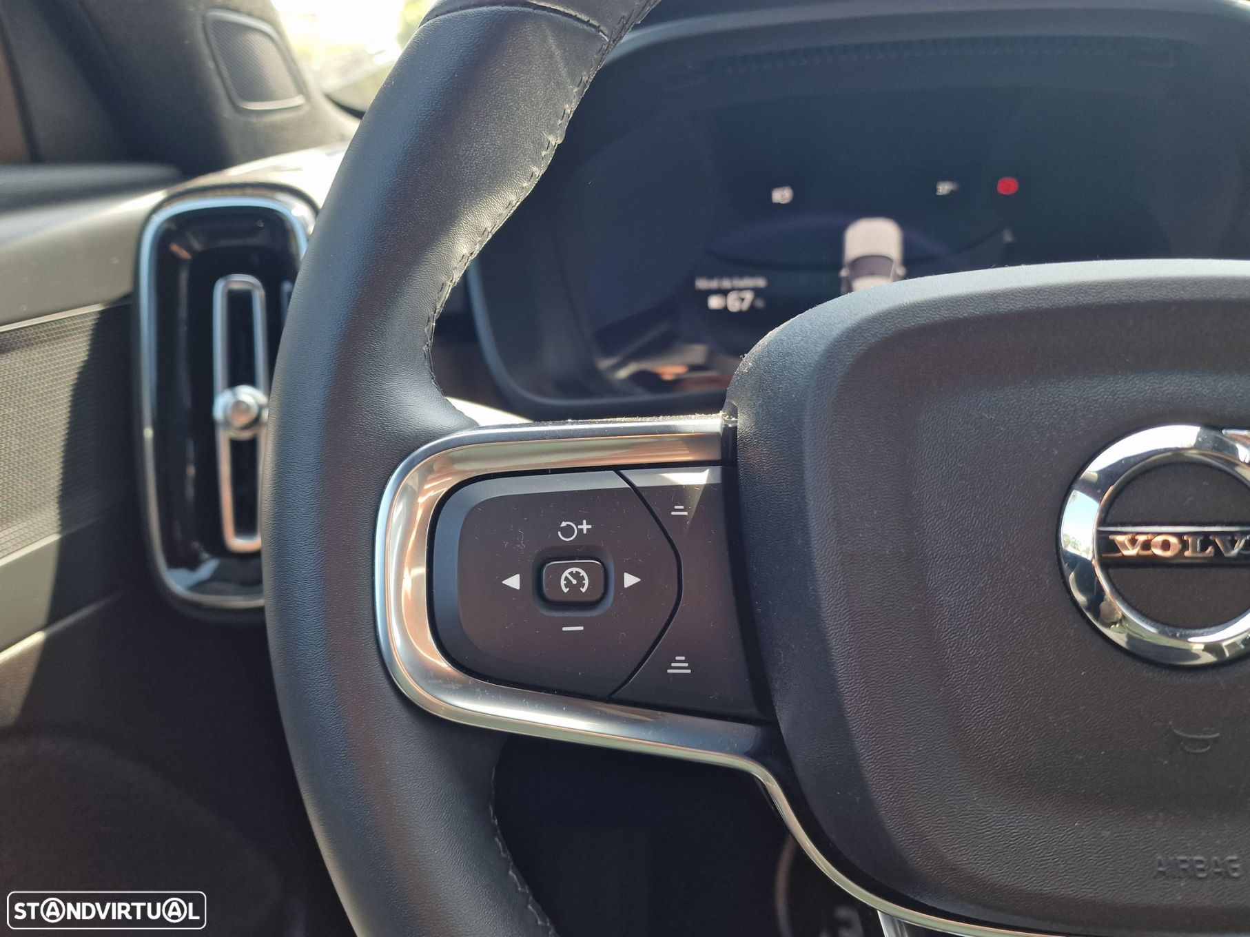 Volvo XC 40 Recharge Core - 21