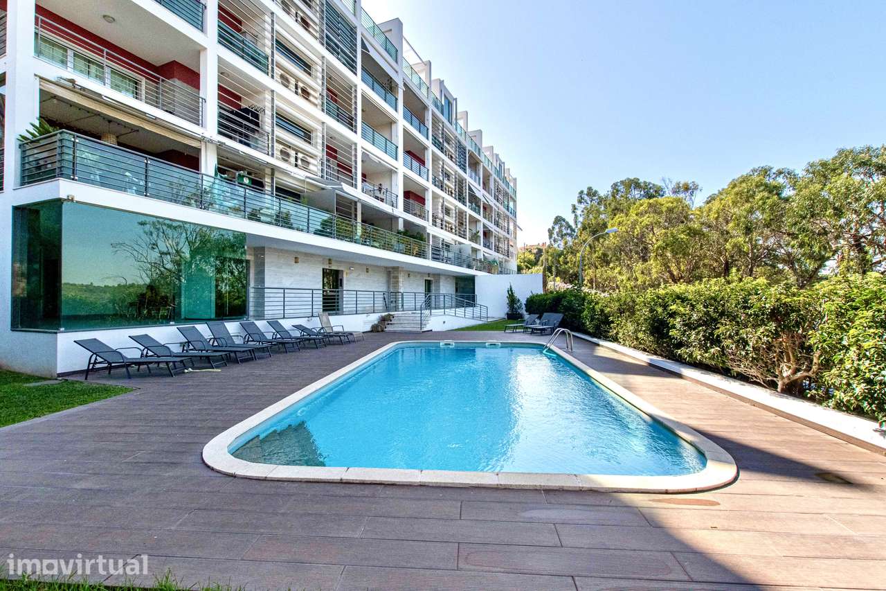 T3 com vista sobre o Jamor, em condomínio privado com piscina
