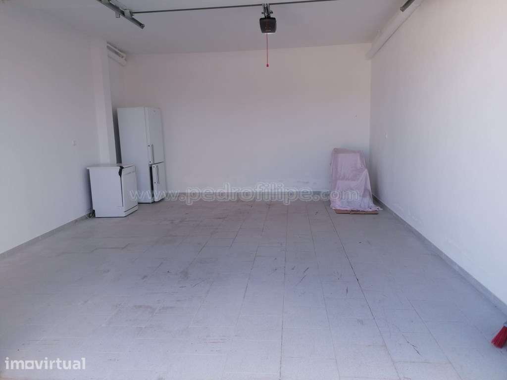 Garagem box no centro da Almoinha - Grande imagem: 3/4