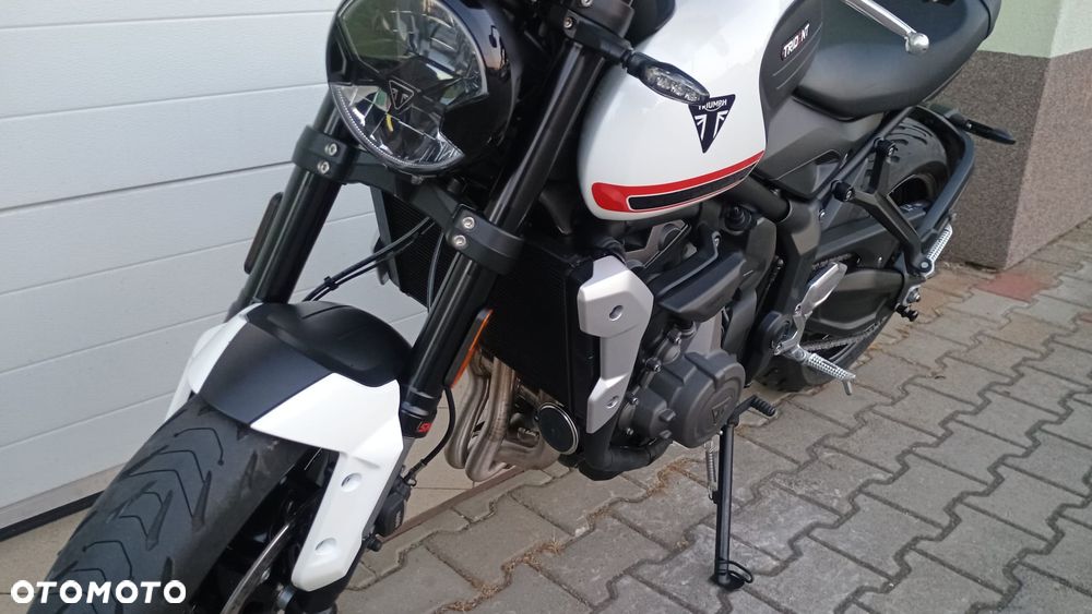 Triumph Trident - 16