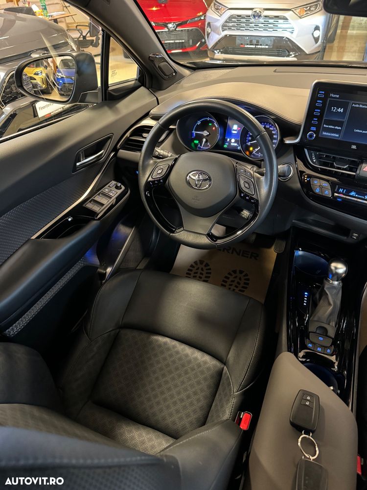 Toyota C-HR Hybrid Style Selection - 25
