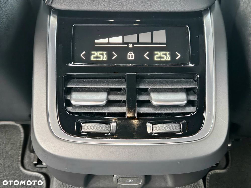 Volvo V60 B4 D R-Design - 25